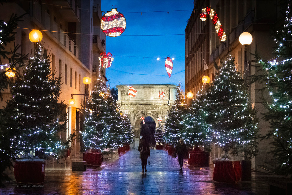 Vista Arco di Traiano - Mercatini di Natale nel Sannio. La magia di Benevento