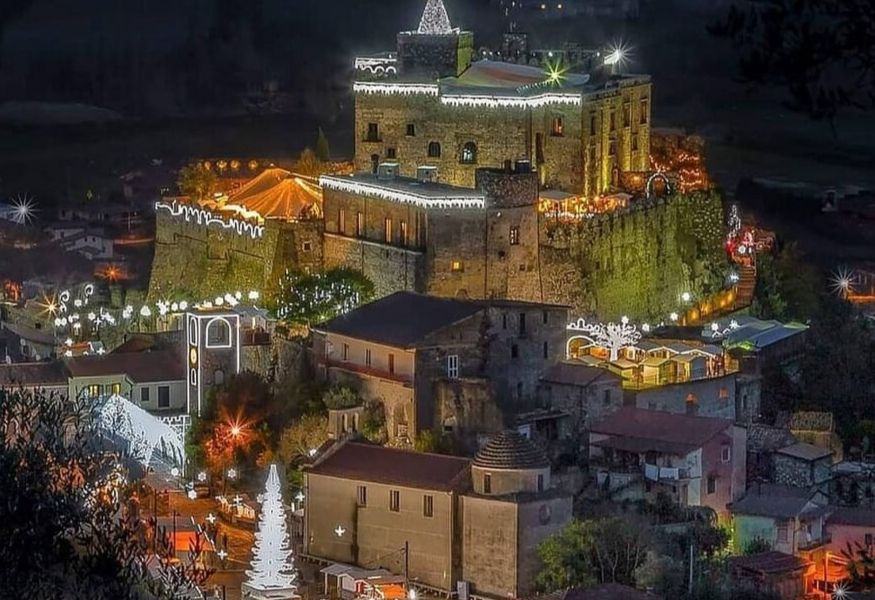 Mercatini Castello di Limatola - Vista frontale - Mercatini di Natale nel Sannio e La magia di Benevento
